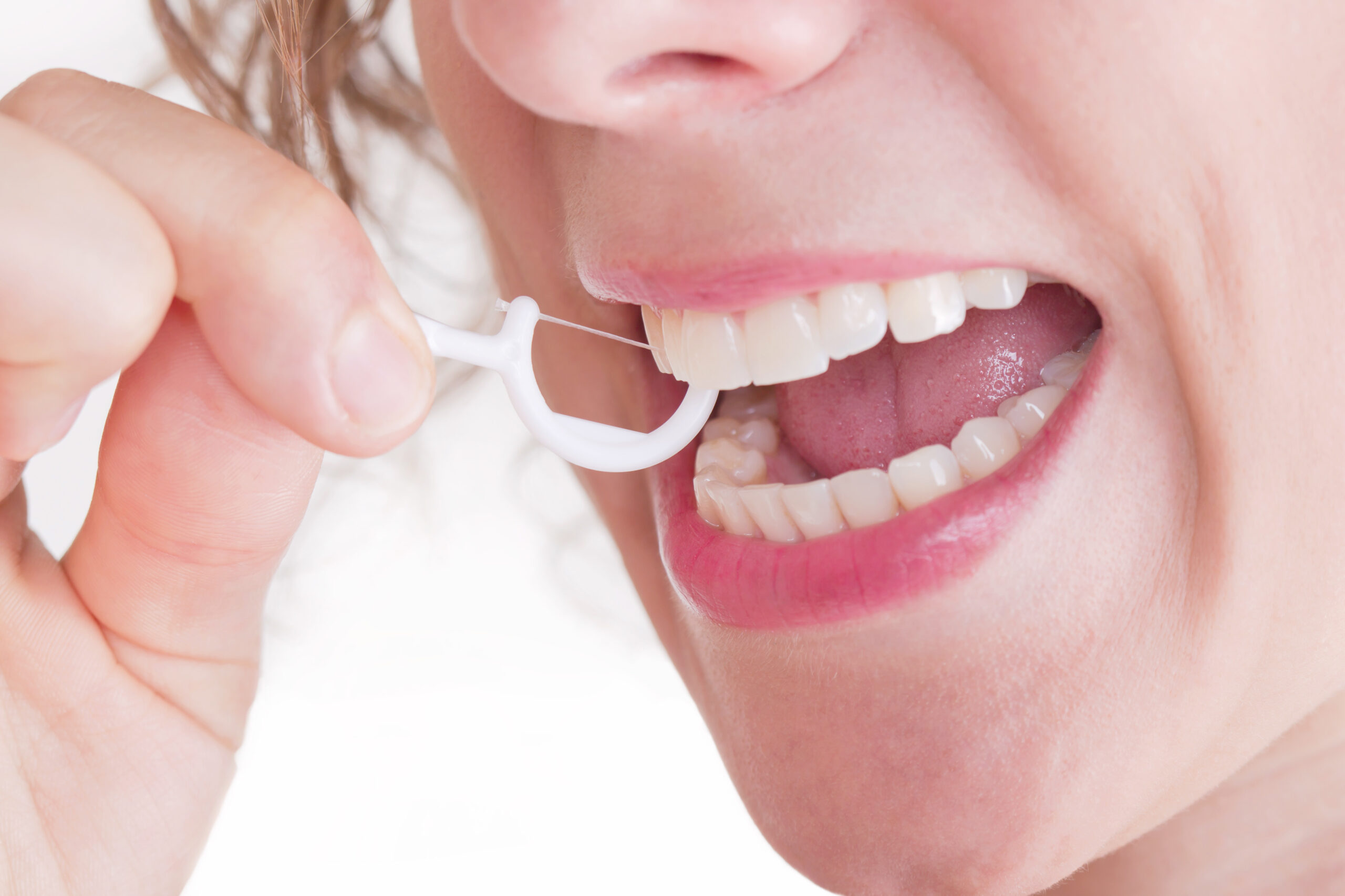Zahnpflege mit Zahnseide